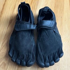 Vibram Men's Black Five-Toe Athletic Shoes
